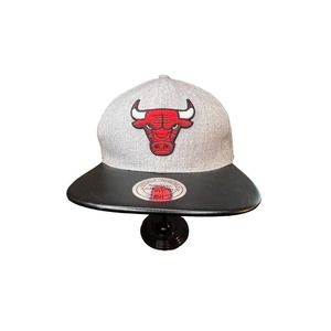 Mitchell & Ness Grey Chicago Bulls Snapback Hat Hardwood Classics Leather Bill